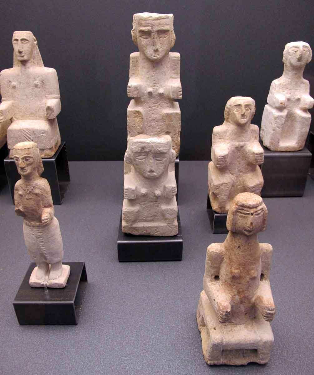 alabaster votive figurines from yemen