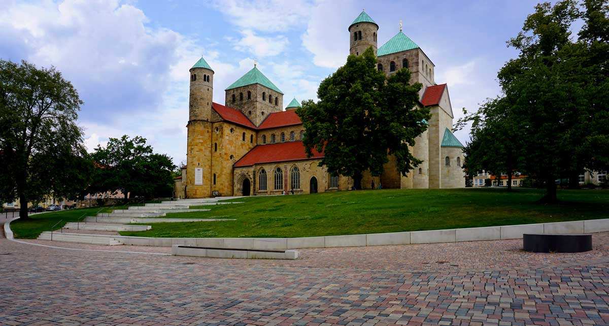 cathedral saint michael in hildesheim ottonian architecture