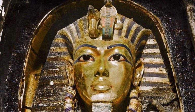 King Tut’s tomb - the untold story - tomb looted twice, a forgotten Pharaoh, discovery of gold mask and treasure