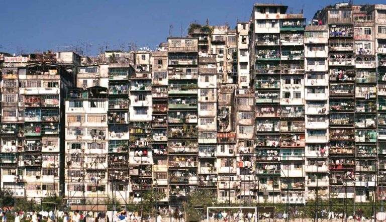 kowloon walled city lawlessness and claustrophobia