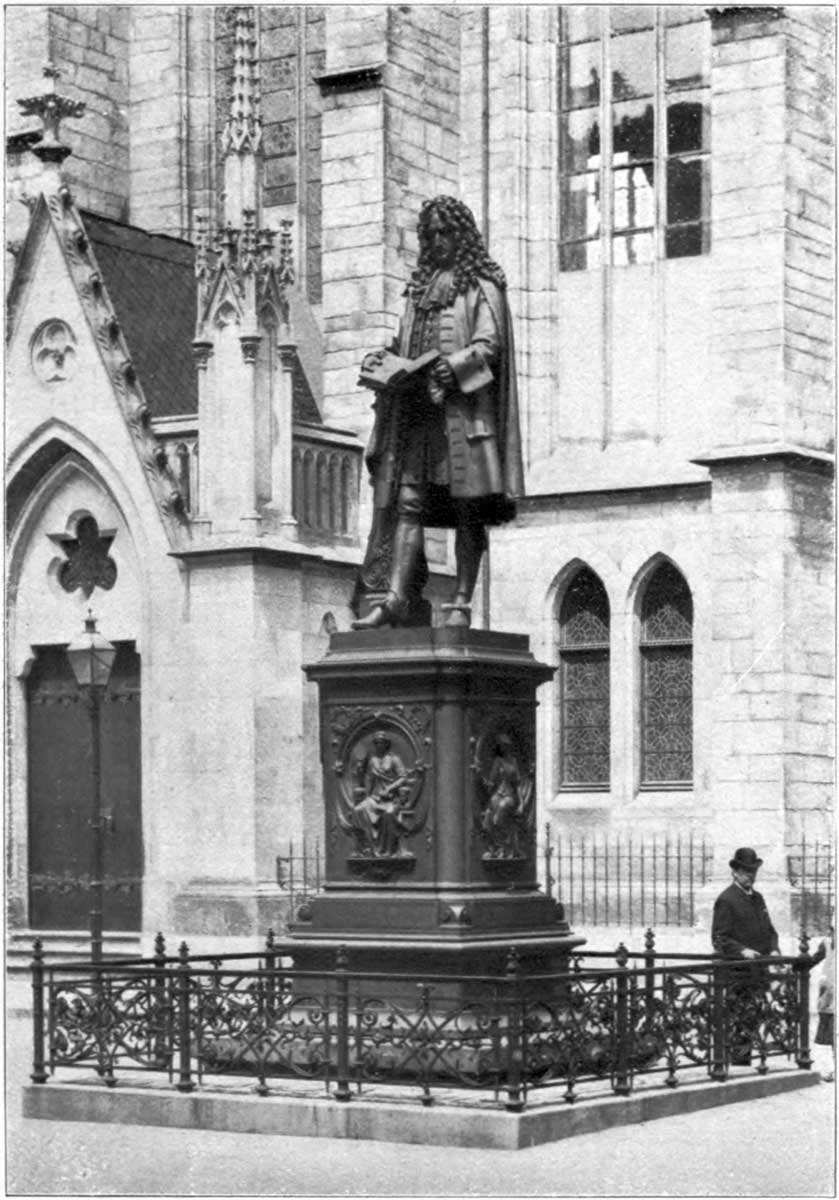 leibniz statue photograph black white