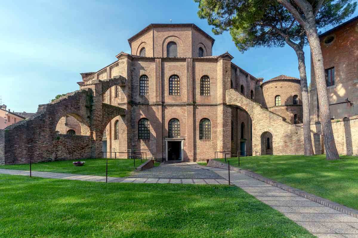 san vitale ravenna justinian byzantine architecture