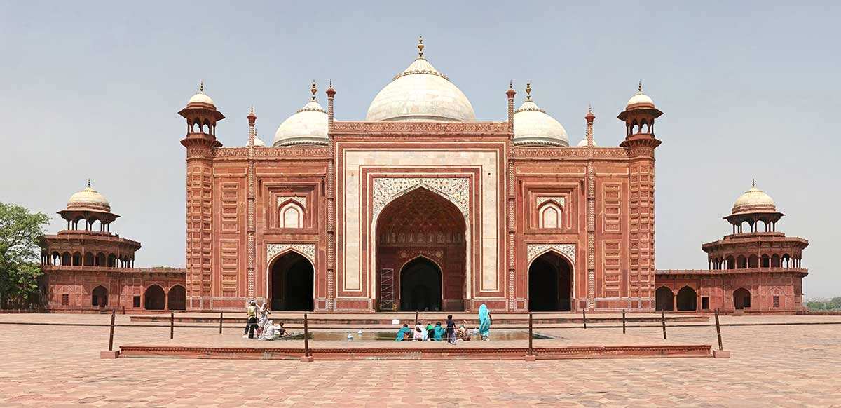 red sandstone mosque the Taj Mahal site