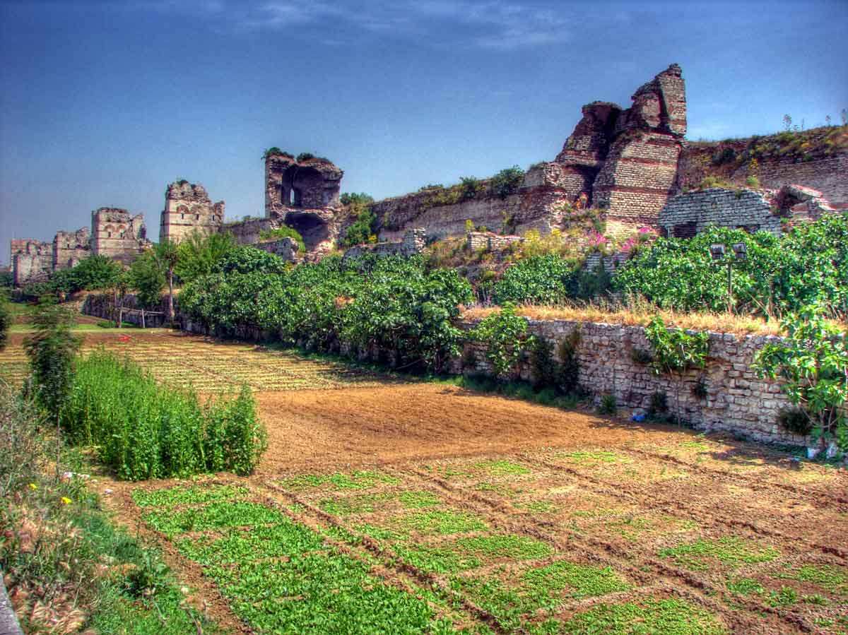 theodosian walls constantinople gardens