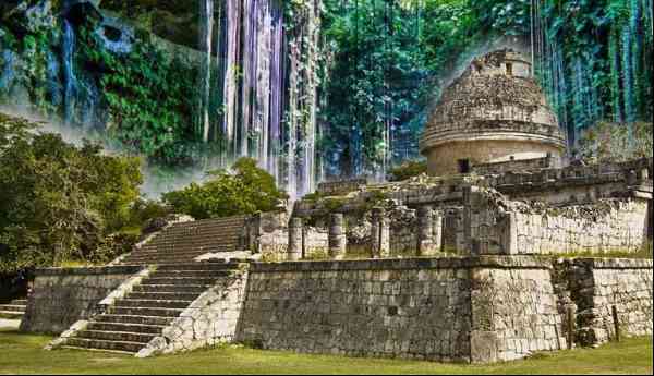 what are the must see buildings in chichen itza